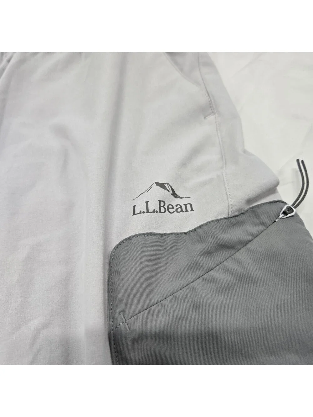 EUC Mens LARGE LL Bean Tropicwear Comfort Pants Light Grey Zip Pocket Adjustable
